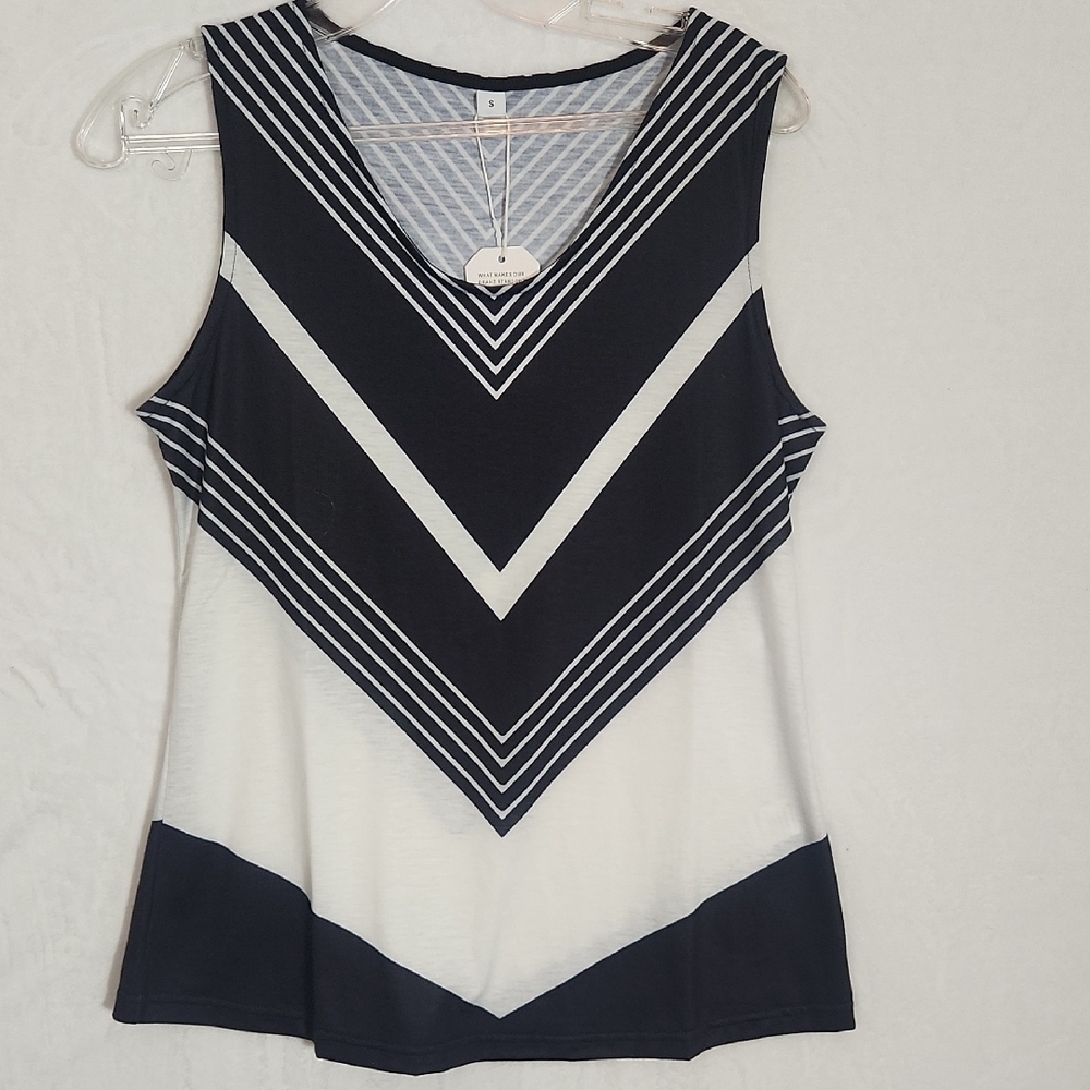 Blue and White Scoop Neck Sleeveless Tank Top - NWT - Picture 3 of 9